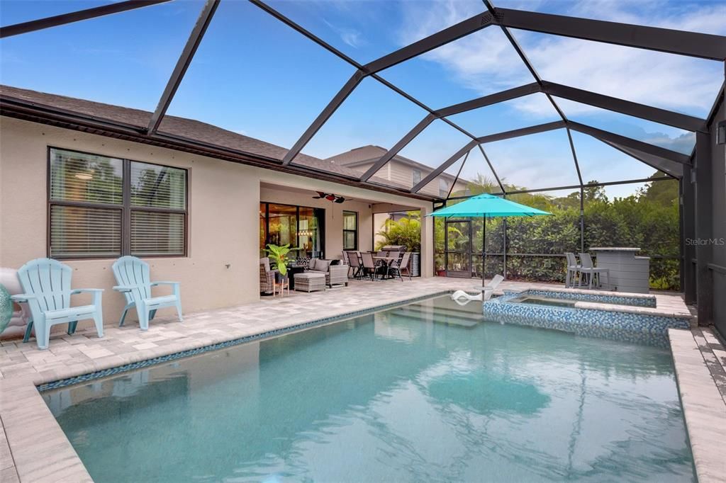 Activo con contrato: $524,999 (3 camas, 3 baños, 2214 Pies cuadrados)