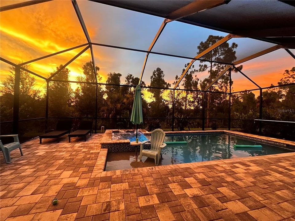 Activo con contrato: $524,999 (3 camas, 3 baños, 2214 Pies cuadrados)