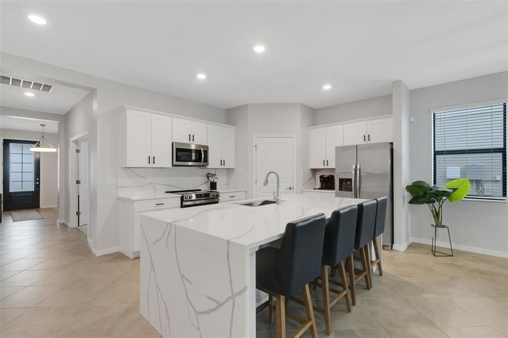 Activo con contrato: $524,999 (3 camas, 3 baños, 2214 Pies cuadrados)