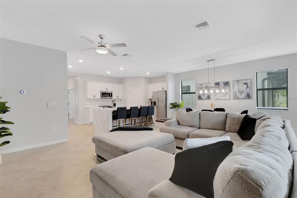 Activo con contrato: $524,999 (3 camas, 3 baños, 2214 Pies cuadrados)