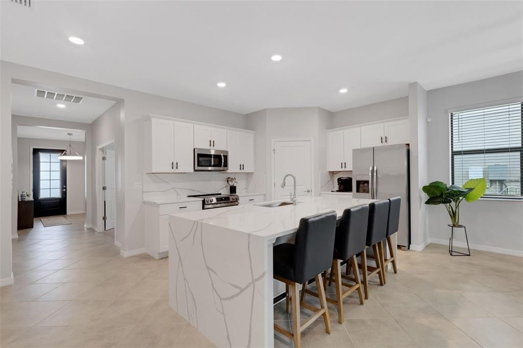 Activo con contrato: $524,999 (3 camas, 3 baños, 2214 Pies cuadrados)