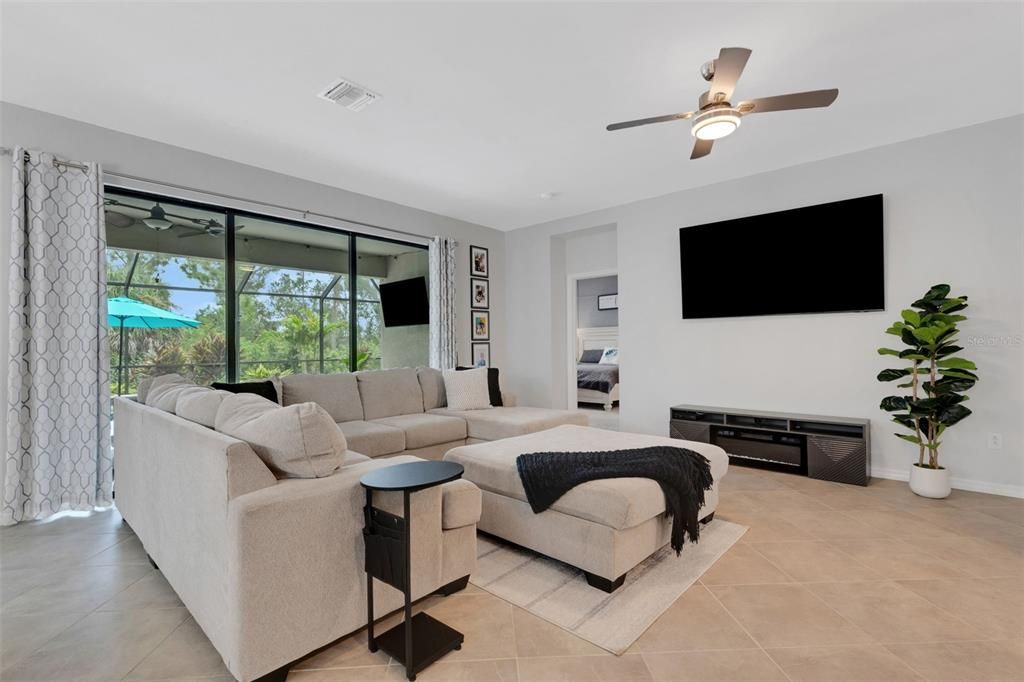 Activo con contrato: $524,999 (3 camas, 3 baños, 2214 Pies cuadrados)