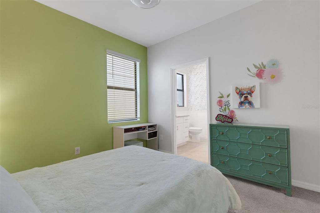 Activo con contrato: $524,999 (3 camas, 3 baños, 2214 Pies cuadrados)