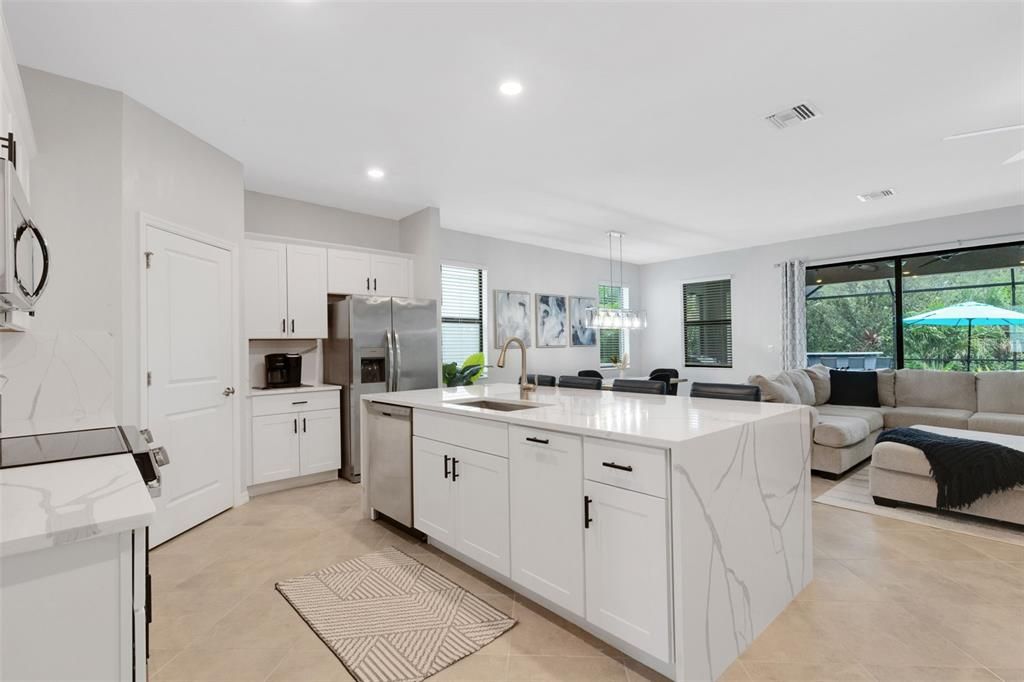 Activo con contrato: $524,999 (3 camas, 3 baños, 2214 Pies cuadrados)