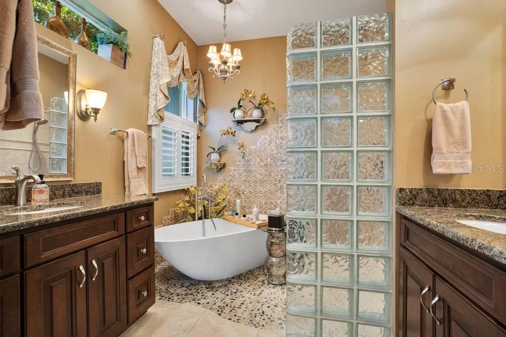 Active With Contract: $570,000 (2 beds, 2 baths, 2173 Square Feet)