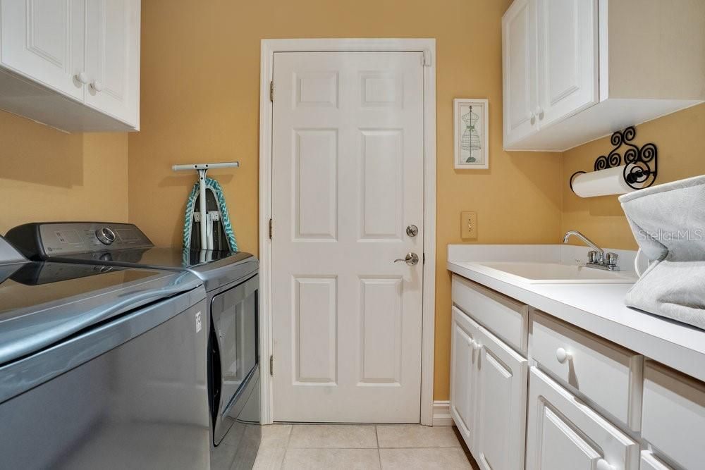 Active With Contract: $570,000 (2 beds, 2 baths, 2173 Square Feet)