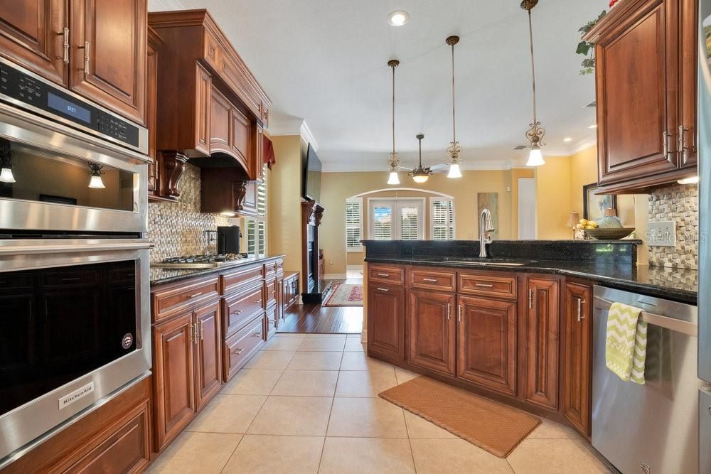 Active With Contract: $570,000 (2 beds, 2 baths, 2173 Square Feet)