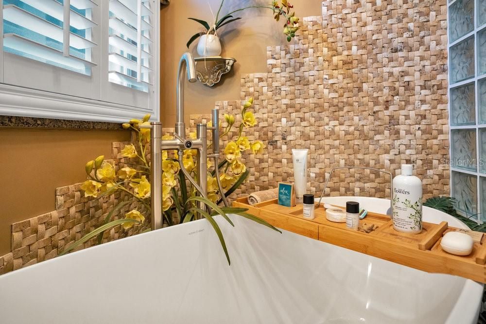 Active With Contract: $570,000 (2 beds, 2 baths, 2173 Square Feet)