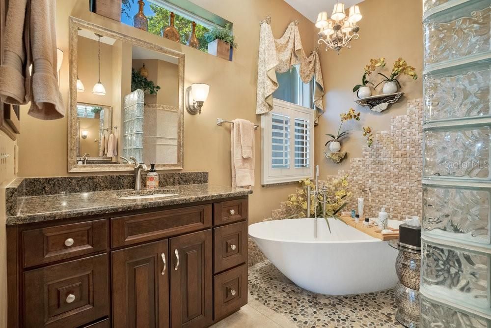 Active With Contract: $570,000 (2 beds, 2 baths, 2173 Square Feet)