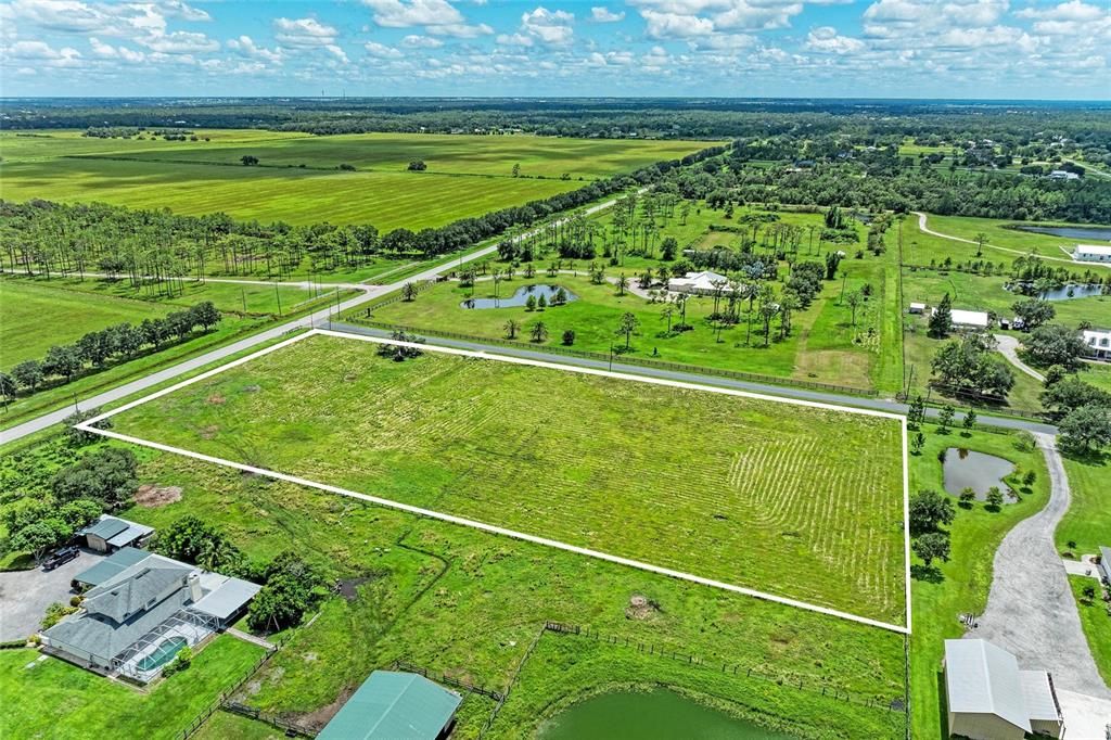 En Venta: $500,000 (5.08 acres)