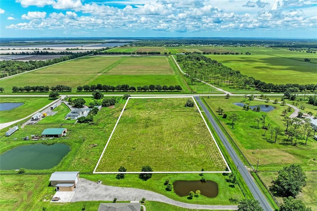 En Venta: $500,000 (5.08 acres)