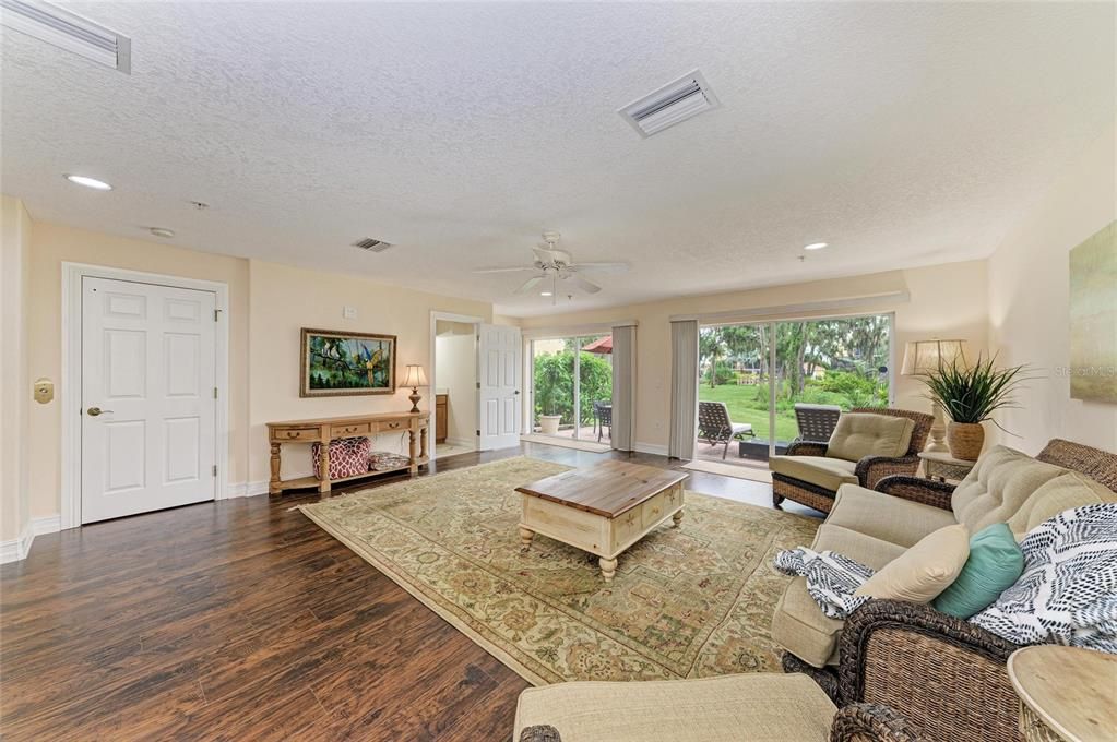 For Sale: $499,000 (4 beds, 3 baths, 2828 Square Feet)