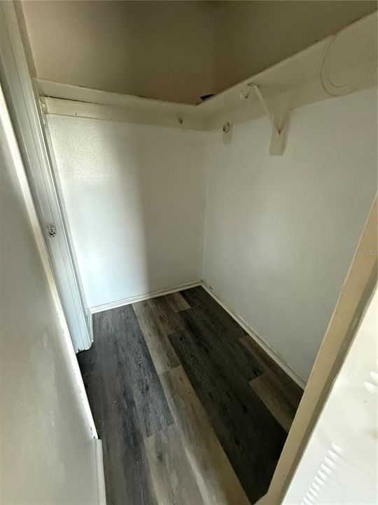 For Rent: $1,450 (2 beds, 1 baths, 909 Square Feet)