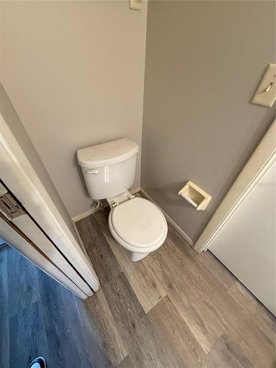 For Rent: $1,450 (2 beds, 1 baths, 909 Square Feet)