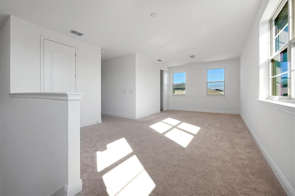 待售: $610,000 (6 贝兹, 3 浴室, 2875 平方英尺)