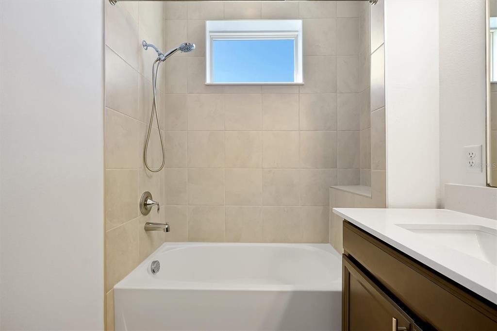 待售: $610,000 (6 贝兹, 3 浴室, 2875 平方英尺)