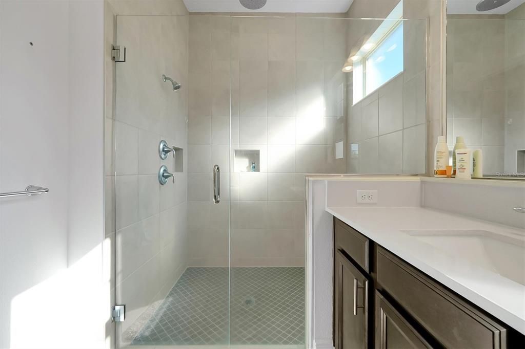 待售: $610,000 (6 贝兹, 3 浴室, 2875 平方英尺)