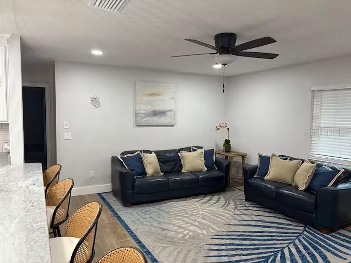 В аренду: $4,500 (4 спален, 3 ванн, 2610 Квадратных фут)