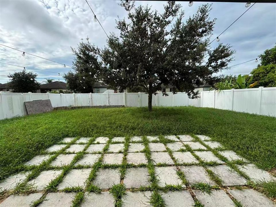 For Rent: $1,800 (3 beds, 2 baths, 1384 Square Feet)