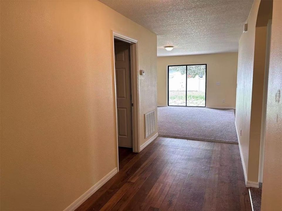 For Rent: $1,800 (3 beds, 2 baths, 1384 Square Feet)