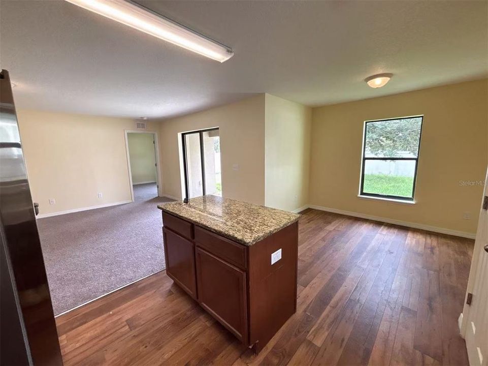 For Rent: $1,800 (3 beds, 2 baths, 1384 Square Feet)