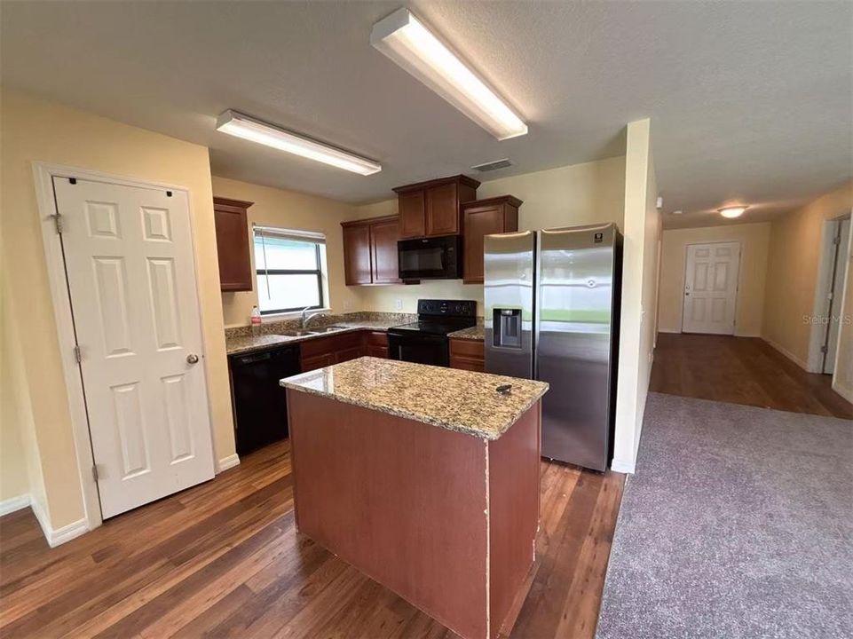 For Rent: $1,800 (3 beds, 2 baths, 1384 Square Feet)