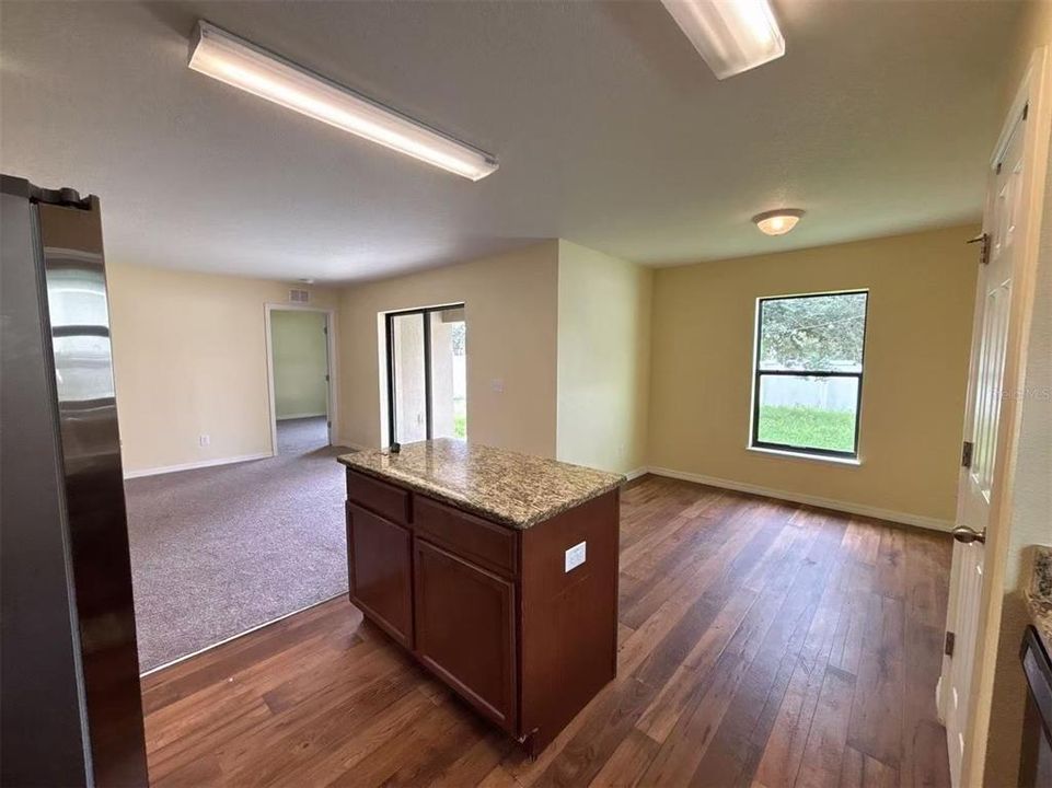 For Rent: $1,800 (3 beds, 2 baths, 1384 Square Feet)