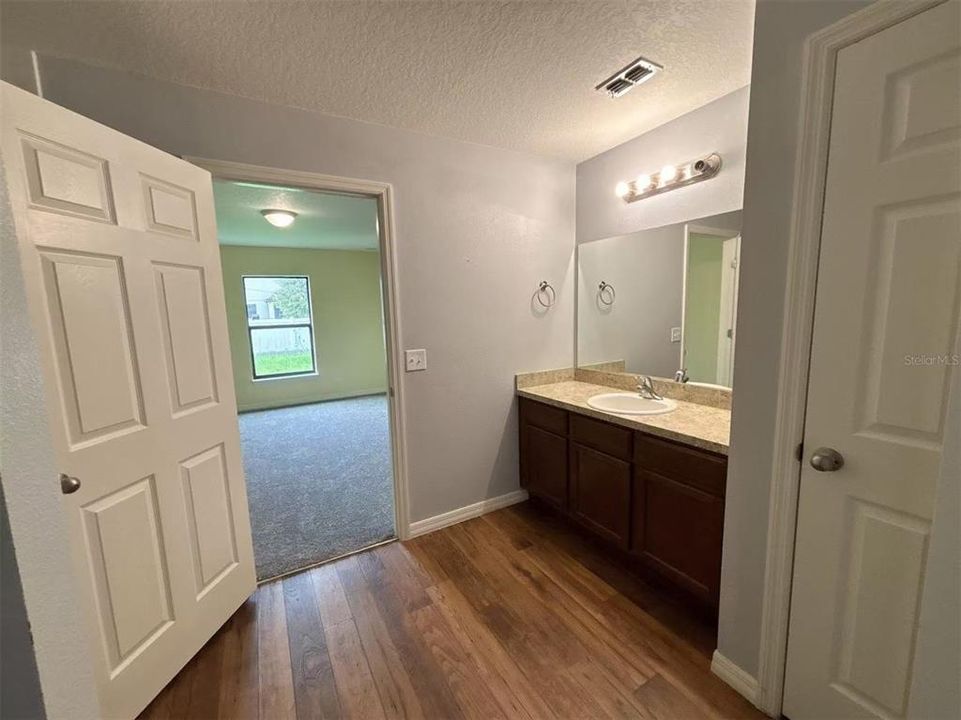 For Rent: $1,800 (3 beds, 2 baths, 1384 Square Feet)