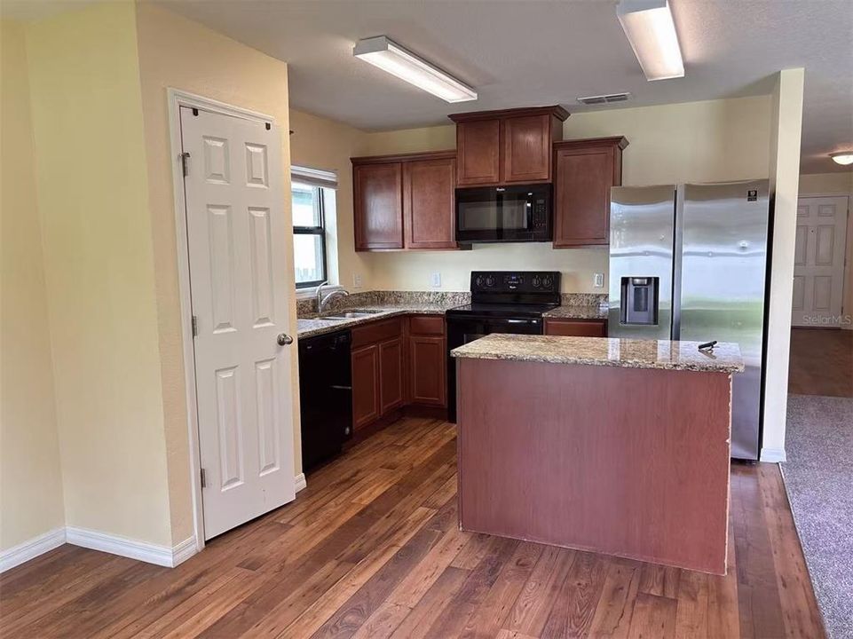 For Rent: $1,800 (3 beds, 2 baths, 1384 Square Feet)