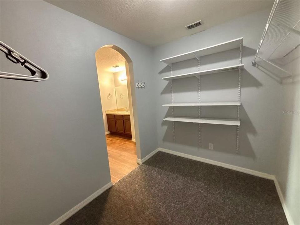 For Rent: $1,800 (3 beds, 2 baths, 1384 Square Feet)