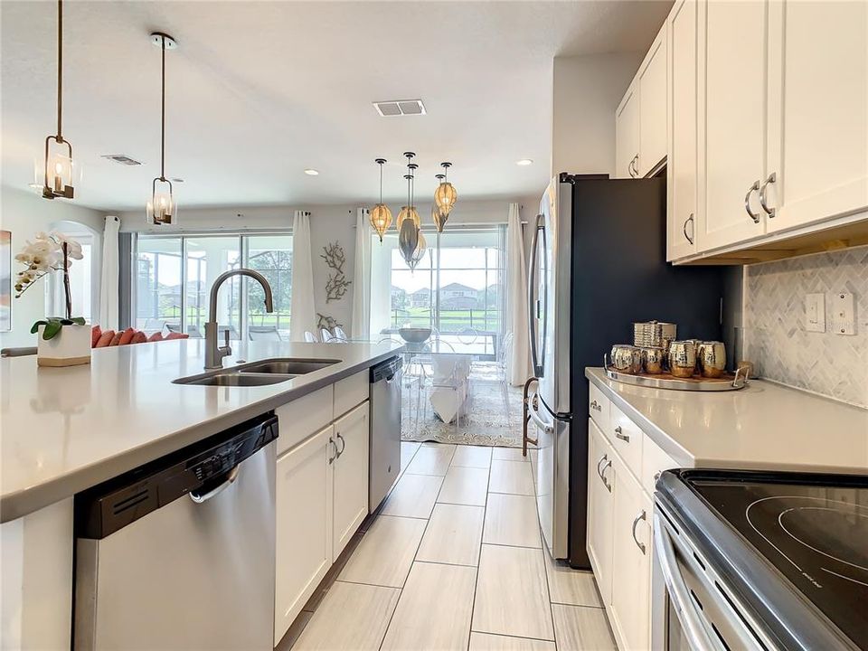 待售: $839,000 (9 贝兹, 7 浴室, 3979 平方英尺)