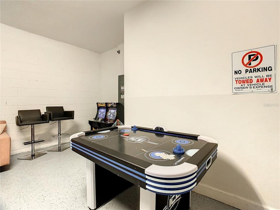 待售: $839,000 (9 贝兹, 7 浴室, 3979 平方英尺)