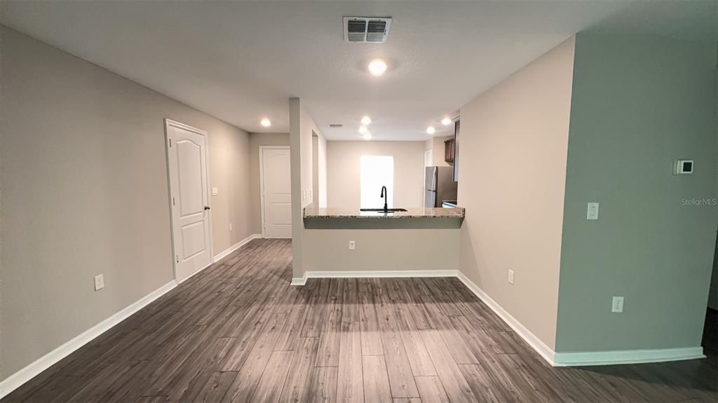 Activo con contrato: $1,750 (3 camas, 2 baños, 1270 Pies cuadrados)