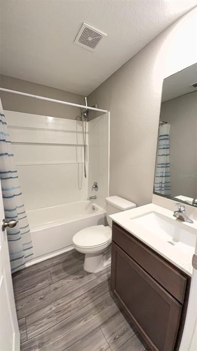 Activo con contrato: $1,750 (3 camas, 2 baños, 1270 Pies cuadrados)