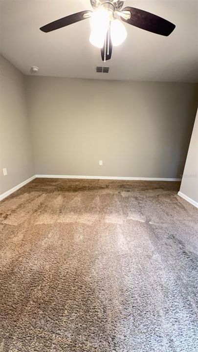 Activo con contrato: $1,750 (3 camas, 2 baños, 1270 Pies cuadrados)