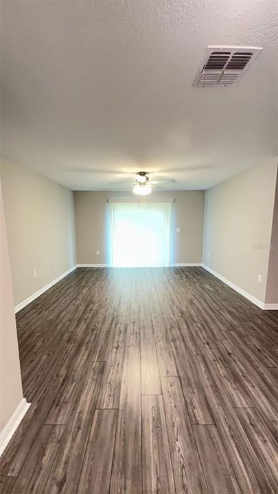 Activo con contrato: $1,750 (3 camas, 2 baños, 1270 Pies cuadrados)