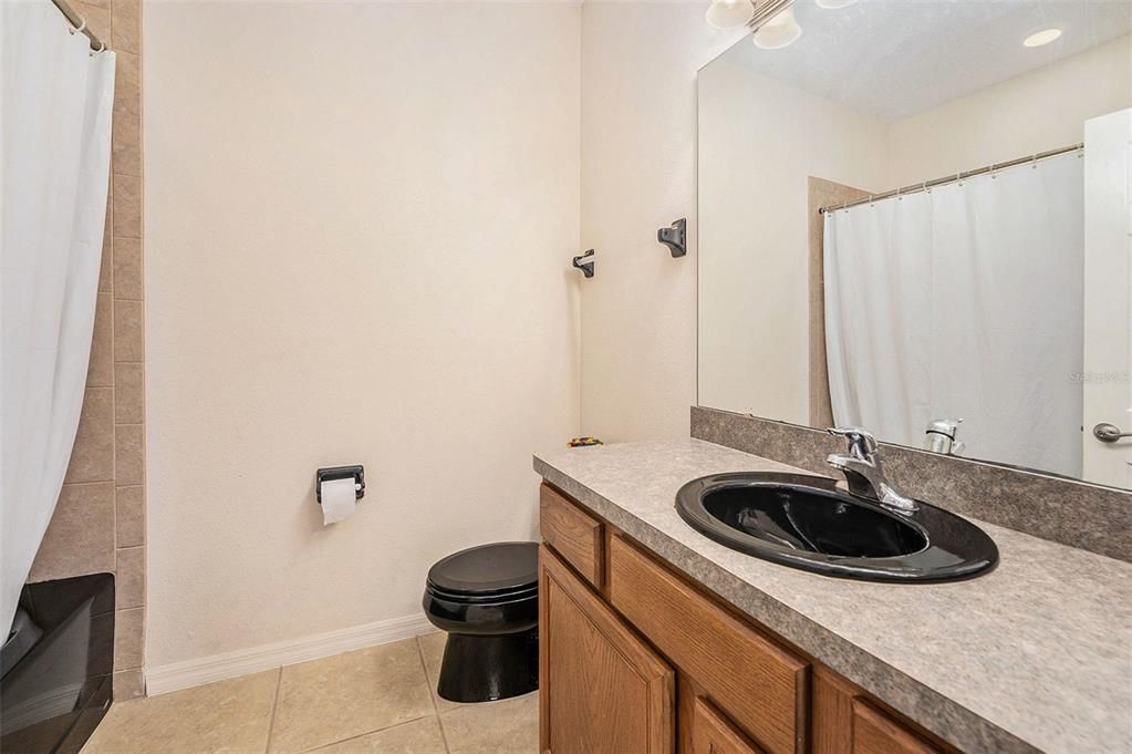 En Venta: $409,000 (3 camas, 3 baños, 2394 Pies cuadrados)