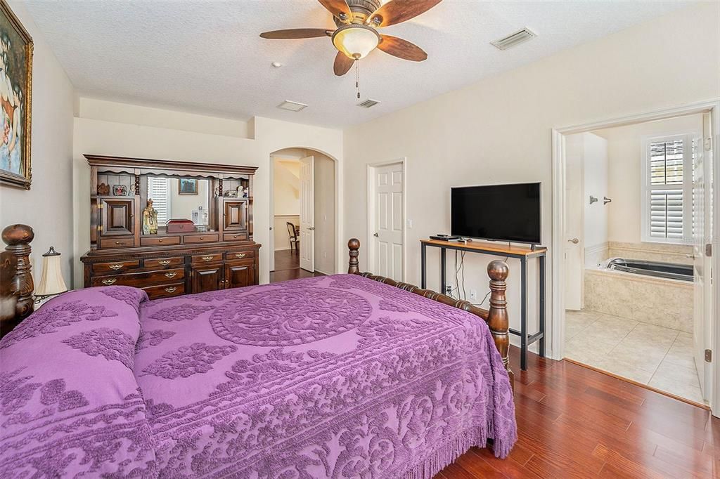 En Venta: $409,000 (3 camas, 3 baños, 2394 Pies cuadrados)