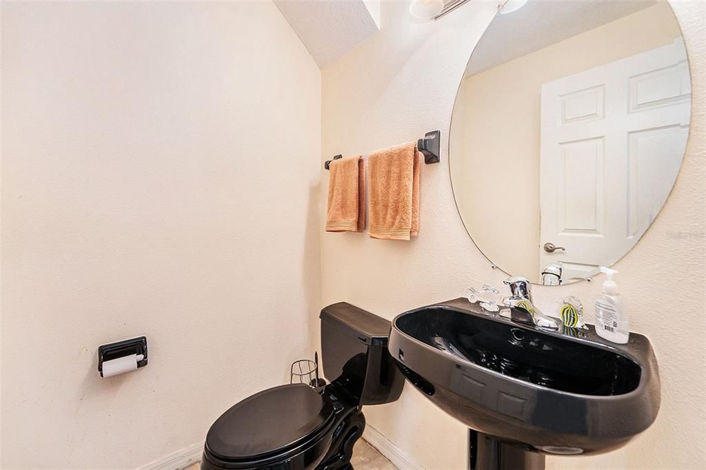 En Venta: $409,000 (3 camas, 3 baños, 2394 Pies cuadrados)