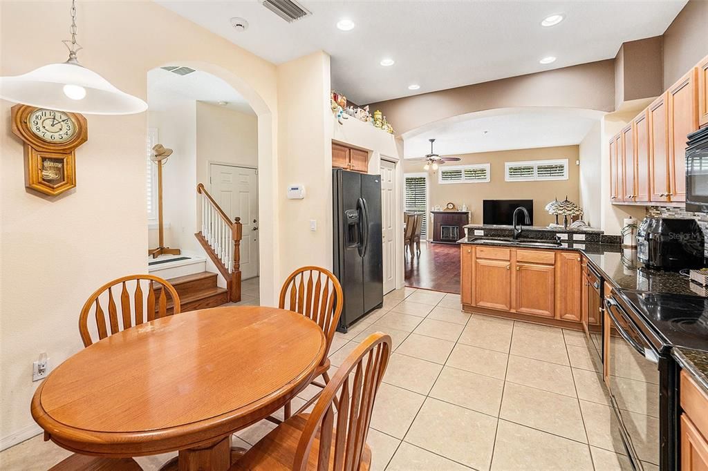 En Venta: $409,000 (3 camas, 3 baños, 2394 Pies cuadrados)