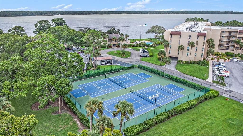 En Venta: $409,000 (3 camas, 3 baños, 2394 Pies cuadrados)