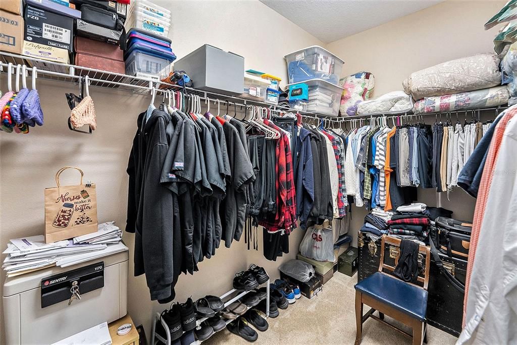 En Venta: $409,000 (3 camas, 3 baños, 2394 Pies cuadrados)