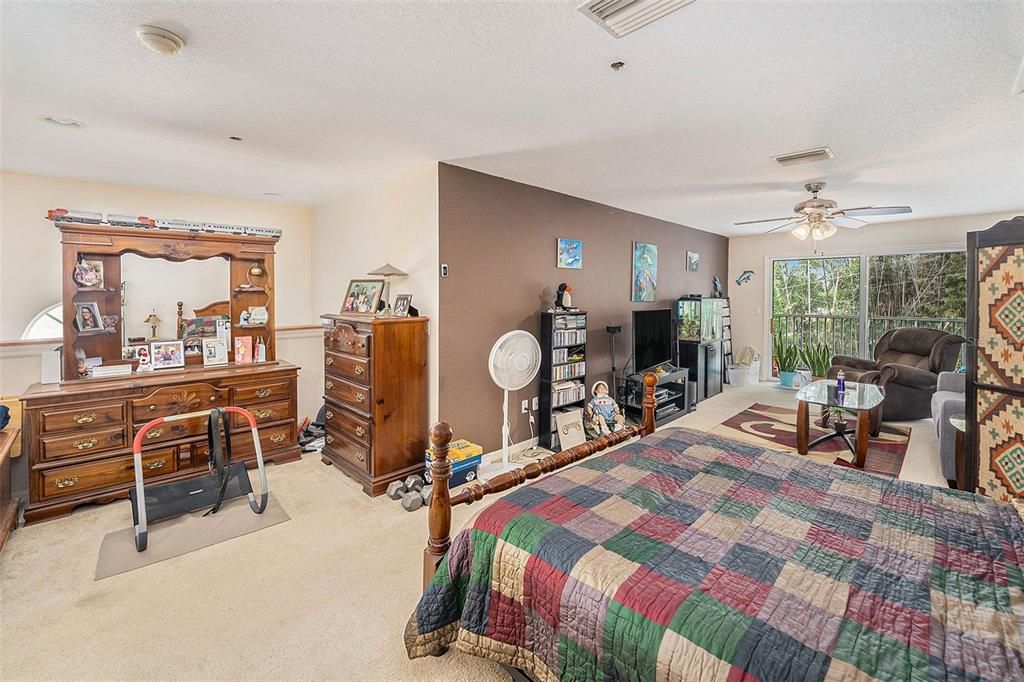 En Venta: $409,000 (3 camas, 3 baños, 2394 Pies cuadrados)