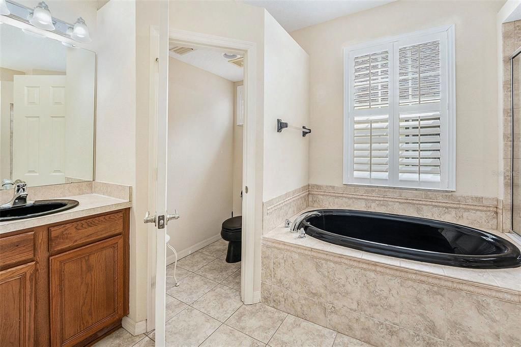 En Venta: $409,000 (3 camas, 3 baños, 2394 Pies cuadrados)