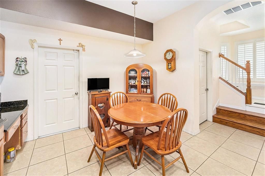 En Venta: $409,000 (3 camas, 3 baños, 2394 Pies cuadrados)