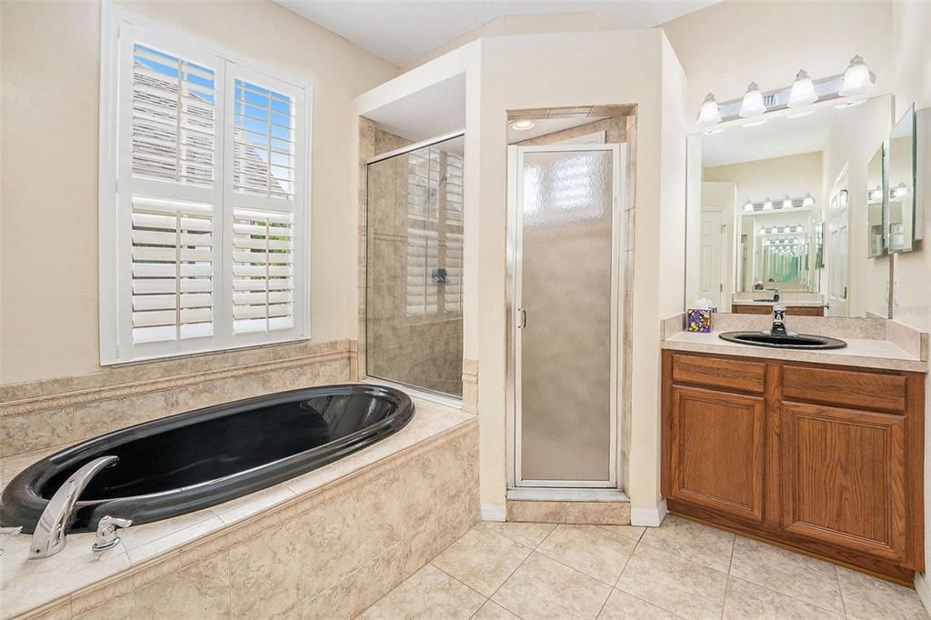 En Venta: $409,000 (3 camas, 3 baños, 2394 Pies cuadrados)