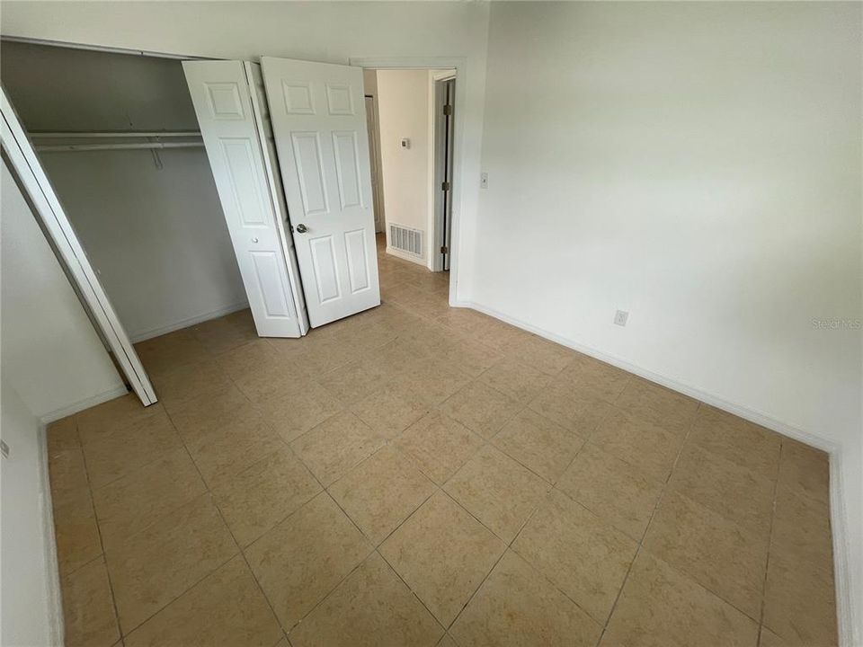 For Rent: $1,100 (2 beds, 1 baths, 700 Square Feet)