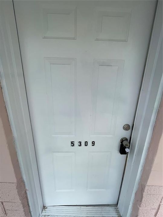 For Rent: $1,100 (2 beds, 1 baths, 700 Square Feet)