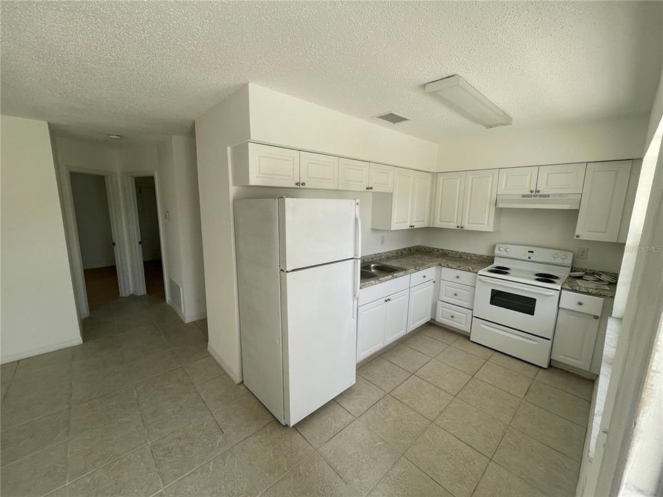 For Rent: $1,100 (2 beds, 1 baths, 700 Square Feet)