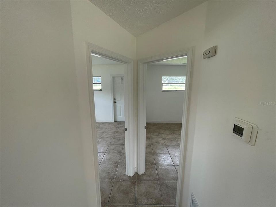 For Rent: $1,100 (2 beds, 1 baths, 700 Square Feet)